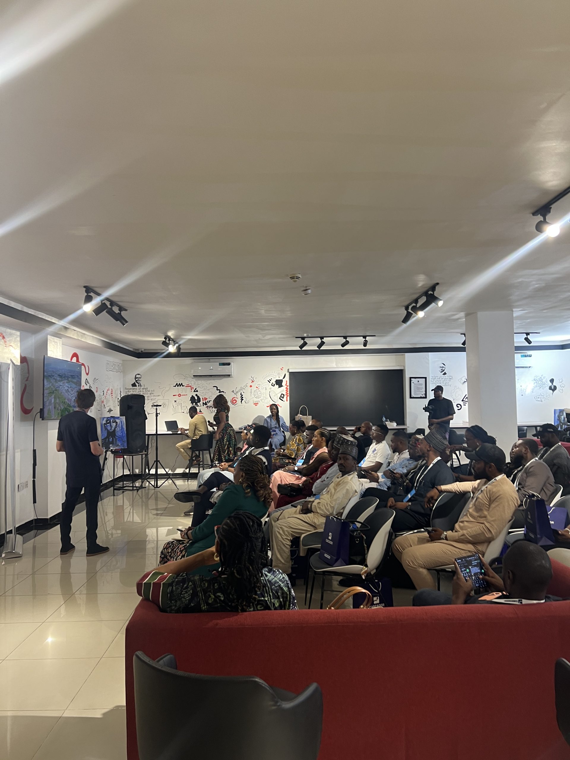 Stanley Udegbunam speaking on organic growth to founders and marketers